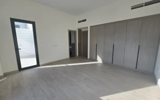 Exquisite Townhouse | Spacious | Private Garden